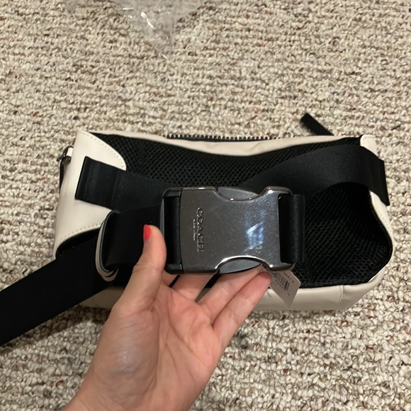 Coach Edge Belt Bag In Signature Canvas 2339 - Picture 6 of 6